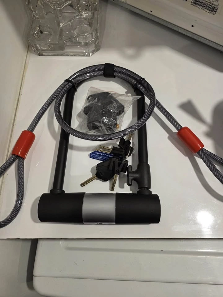 MEC Helmet and U-Lock - photo 4