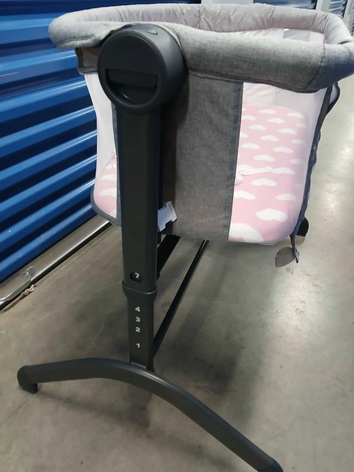 Baby Delight Bassinet Co-sleeper adjustable height. Ultra clean. - photo 3