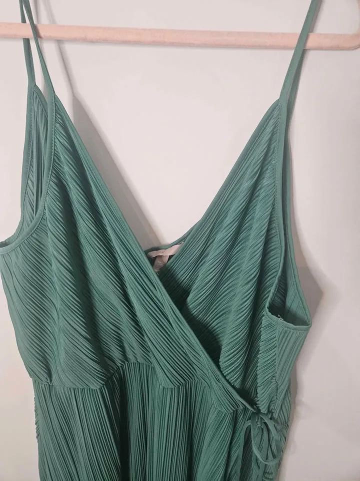 Spaghetti strap green dress bnwt image indicator(3)