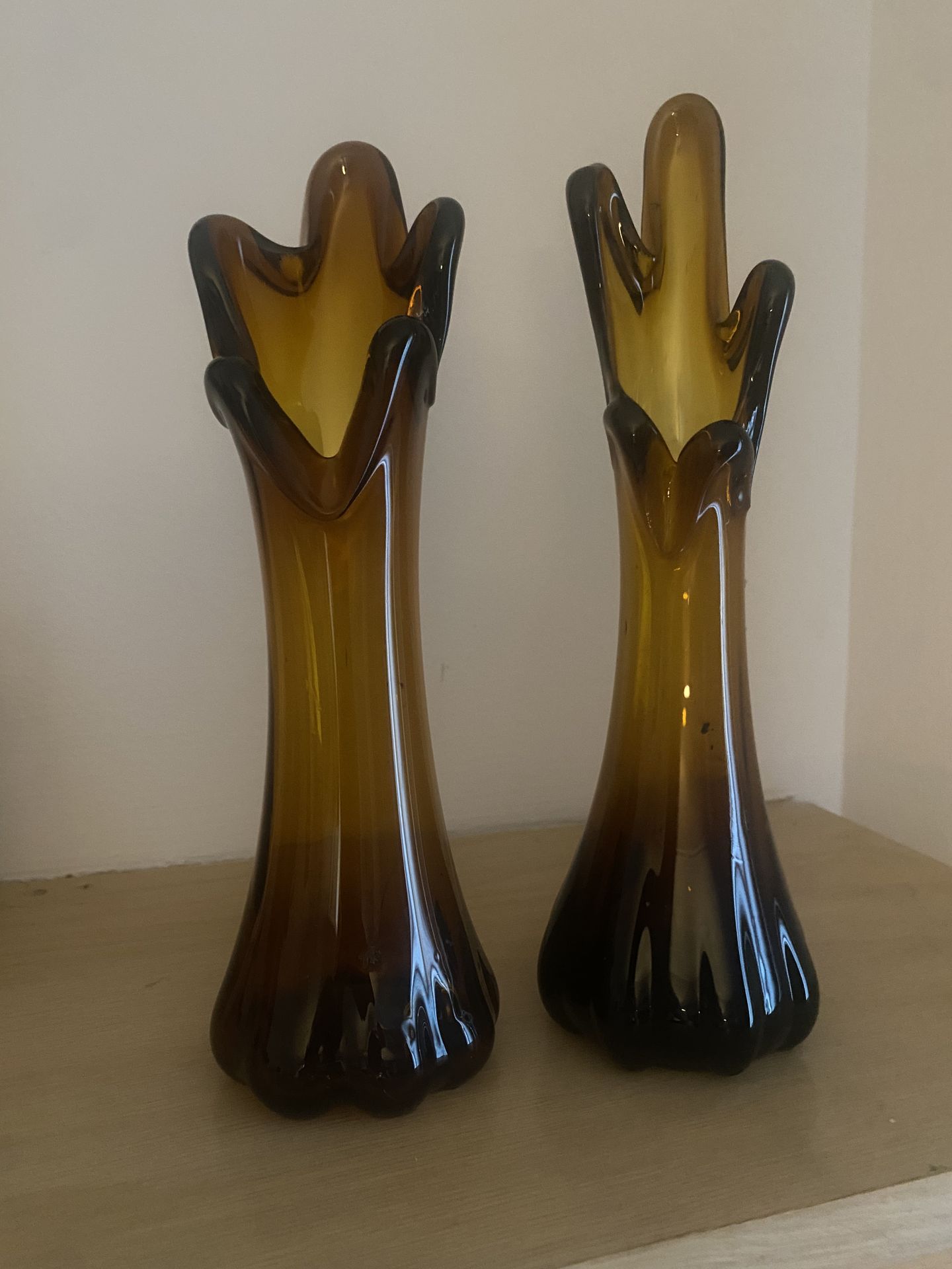Set of 2 Vintage Amber Swung Vases - photo 2