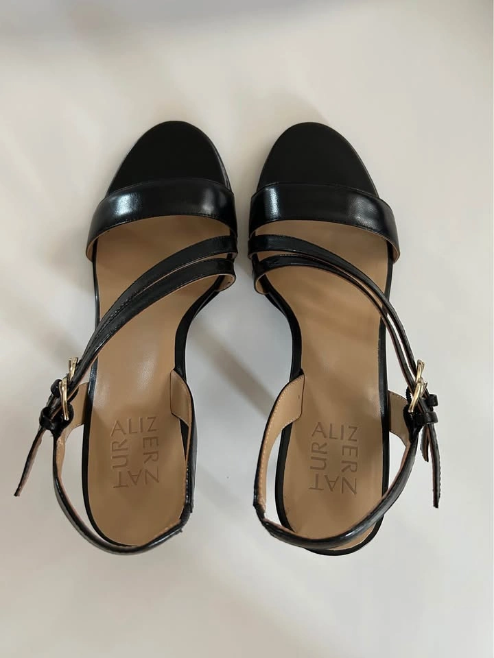 Brand New in Box Size 8M Black Leather Strappy Sandals P/U Warde