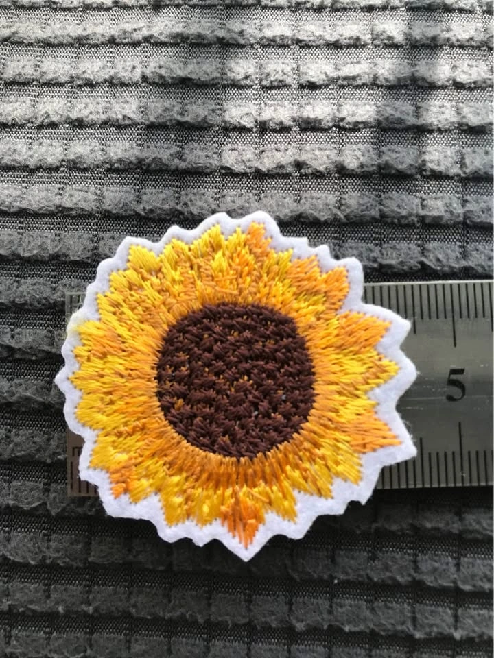 SUNFLOWER 🌻 IRON ON OR SEW ON PATCH 4.5x4 cm - photo 2