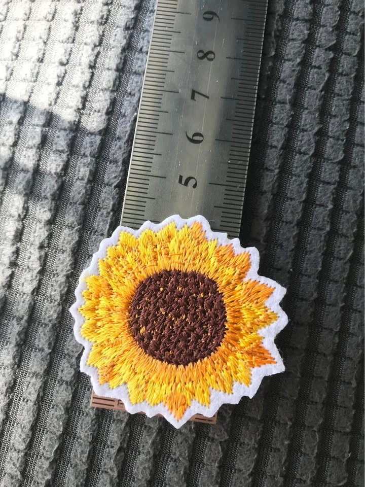 SUNFLOWER 🌻 IRON ON OR SEW ON PATCH 4.5x4 cm - photo 4