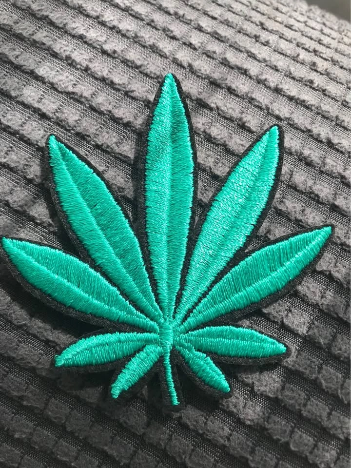 Green Leaf 🍃Iron On or Sew On Patch 7x7 cm - photo 2