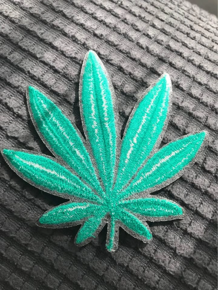 Green Leaf 🍃Iron On or Sew On Patch 7x7 cm - photo 5