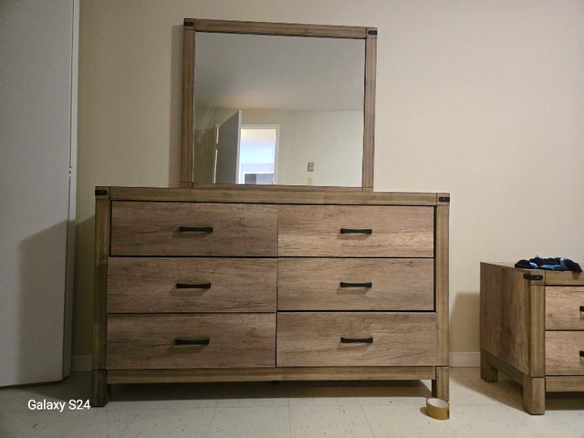 Like new dresser with mirror