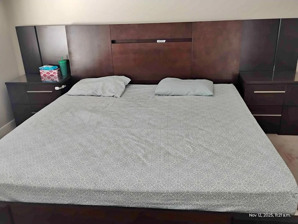 Dark Brown Pine Wood Master Bedroom Set