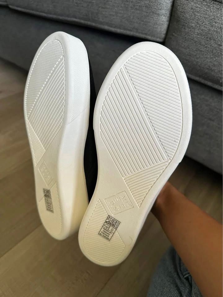 Brand new Naturalizer womens US7 slip on sneakers - photo 4