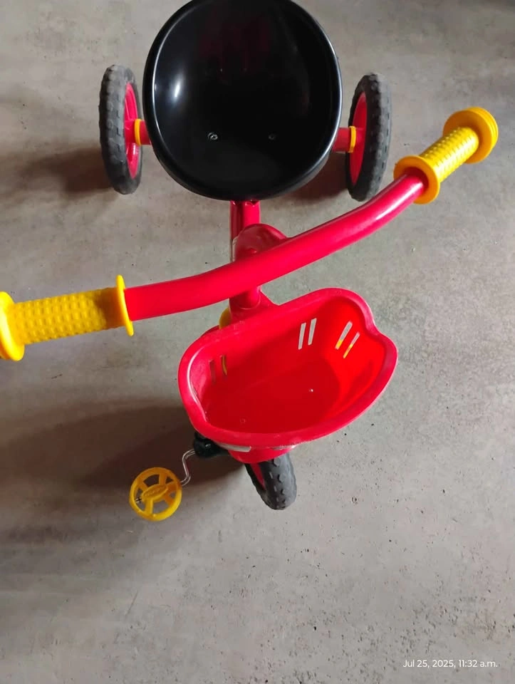 Disney Pixar Cars Tricycle, Red Ages 3 years and up - photo 2