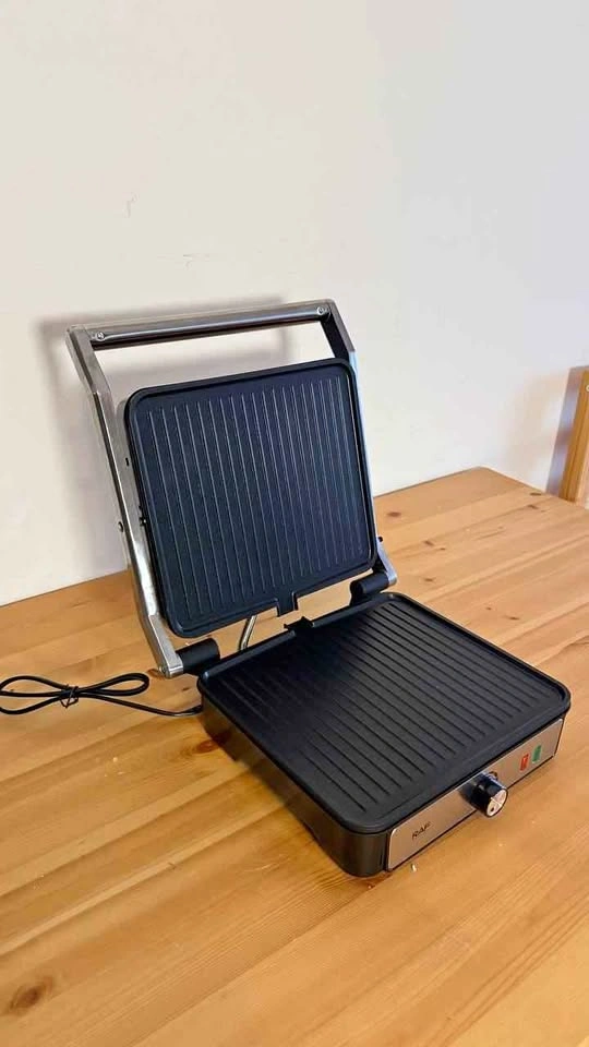 The Rock 1200W Panini Press