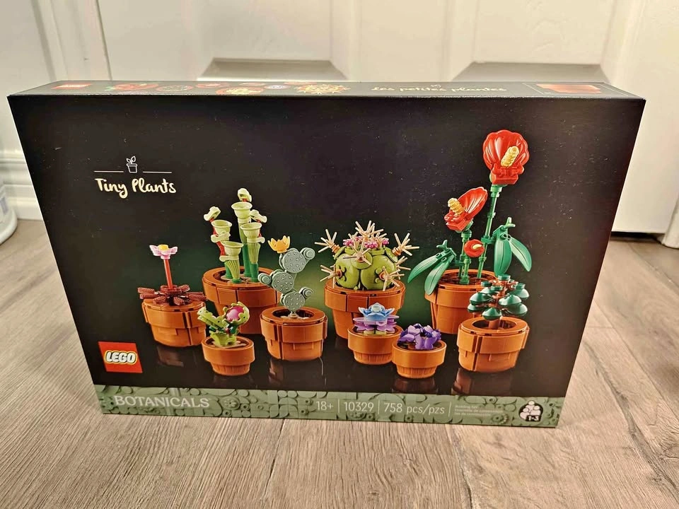 BNIB LEGO The Botanical Collection 10329 Tiny Plants