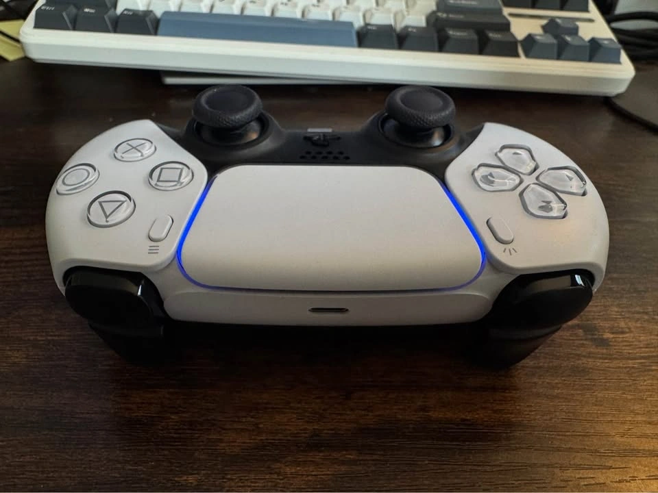 Almost New PS5 DualSense Controller White - Super Clean - photo 3