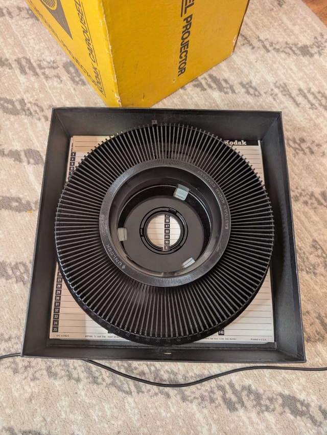 Kodak Carousel 750H Vintage Slide Projector - photo 4