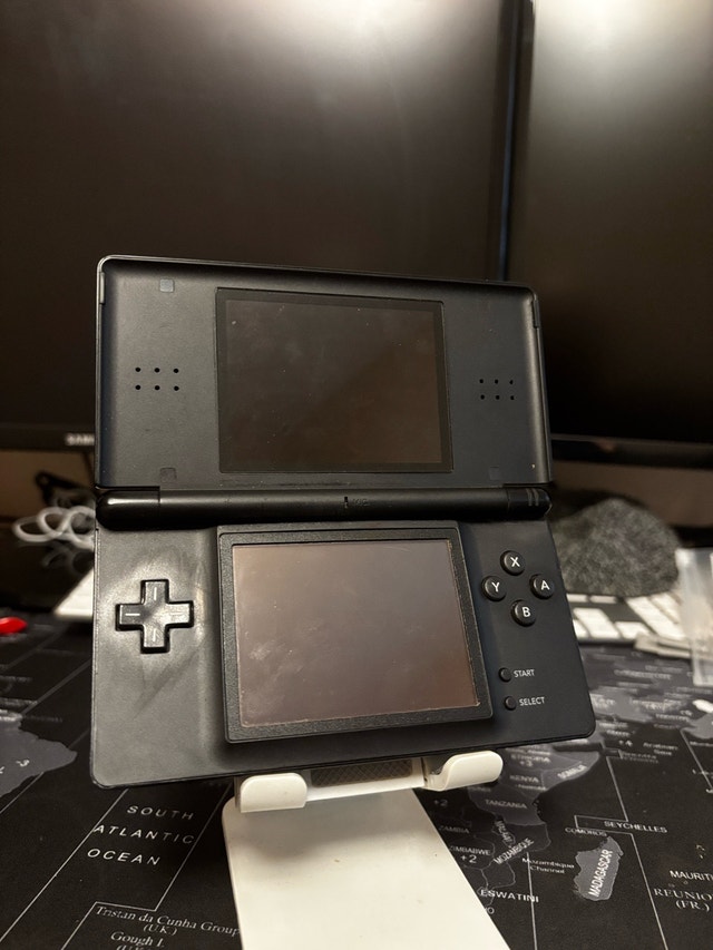 Nintendo DS Lite for parts/repair - photo 2