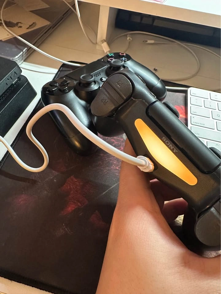 PS4 1TB Slim Model, 2 Controllers, 2 Games - photo 3