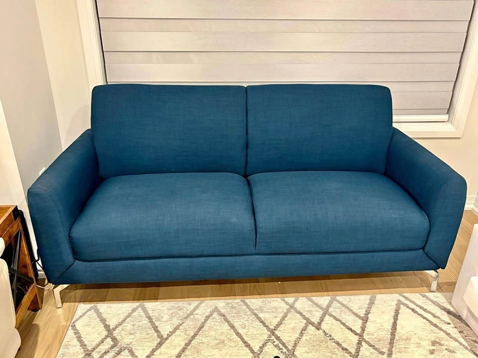 Beautiful 2 Seater Chic Couch / Sofa / Love Seat