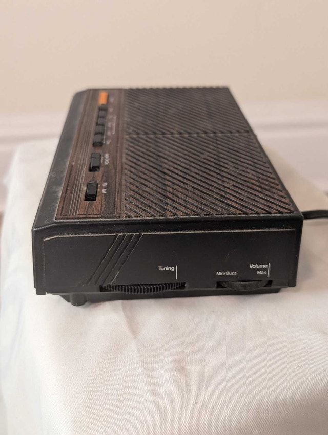 Vintage Pulser Clock Radio/Alarm - photo 2