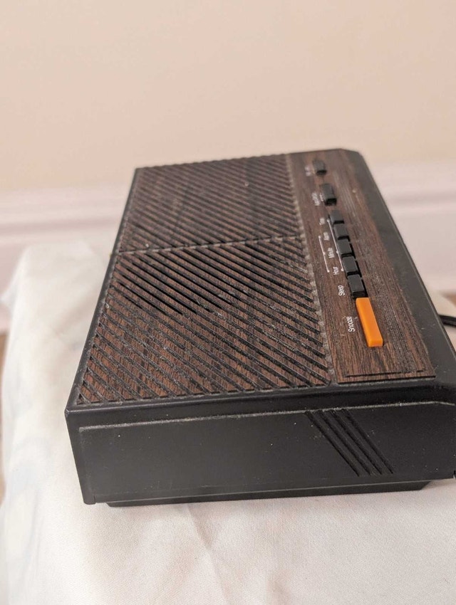 Vintage Pulser Clock Radio/Alarm - photo 3