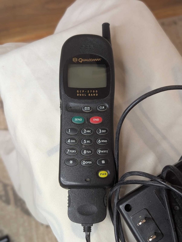 Qualcom QCP-2700 vintage cellphone - photo 2