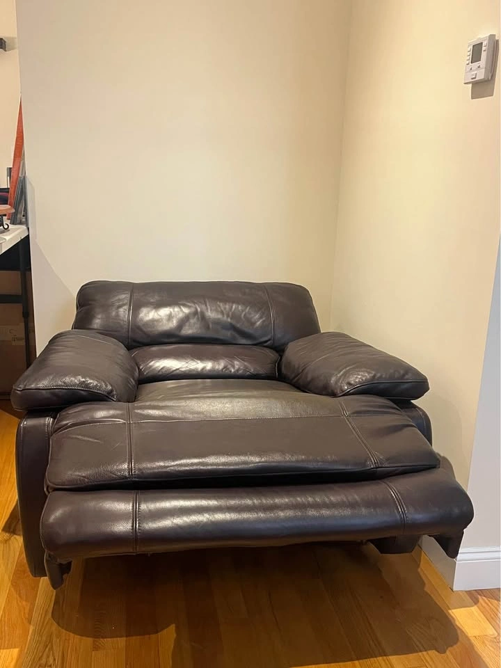Leather Wall Hugger Power Recliner from Macy’s - photo 3