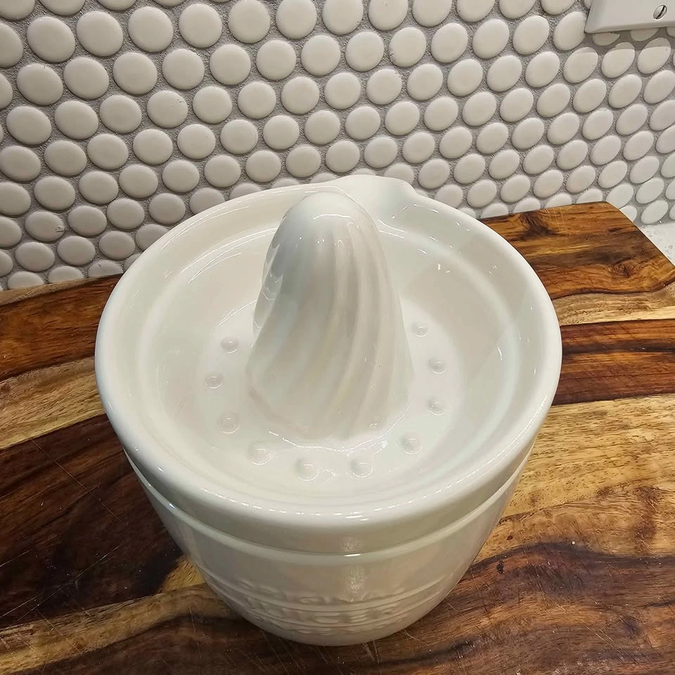 Mason Cash Ceramic Citrus Juicer + Measuring Bowl Set - photo 2