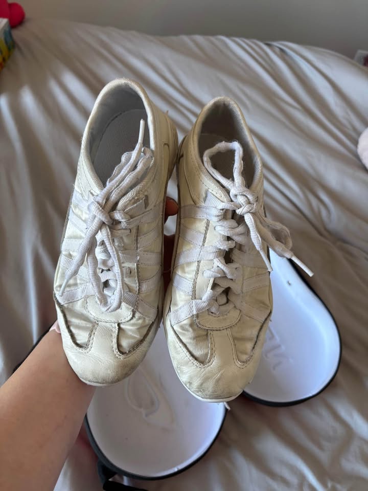 Cheer Shoes and Carrying Case - photo 2
