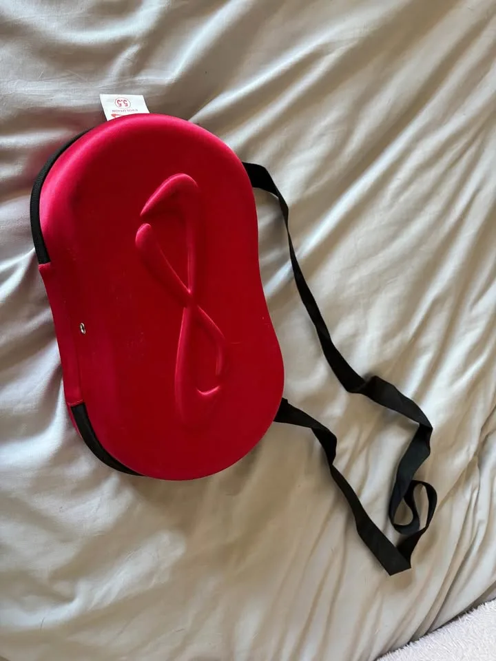 Cheer Shoes and Carrying Case image indicator(7)