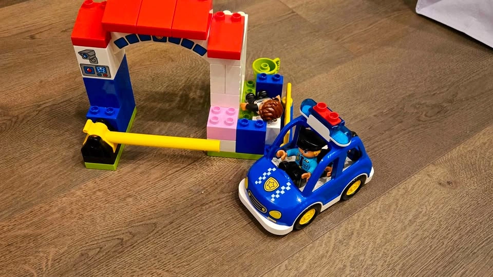 Lego Duplo Police Car and Station Set - photo 2