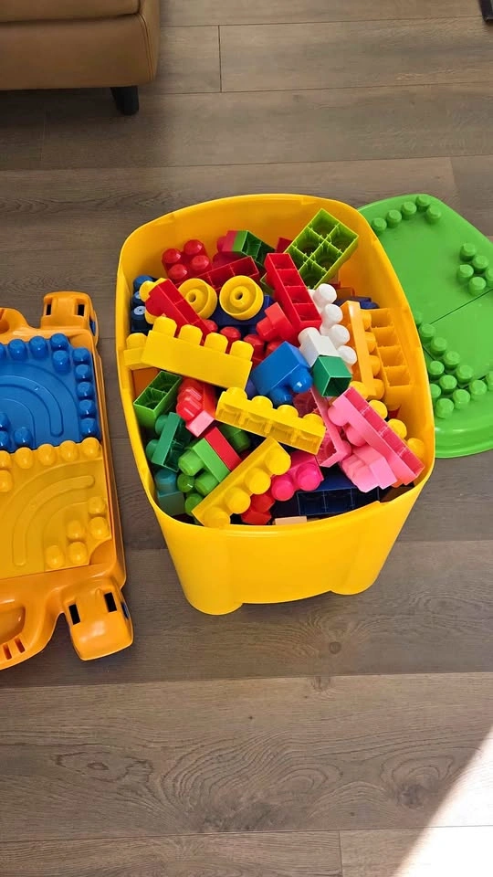 Big lot colorful building mega blocks with storage bin and base
