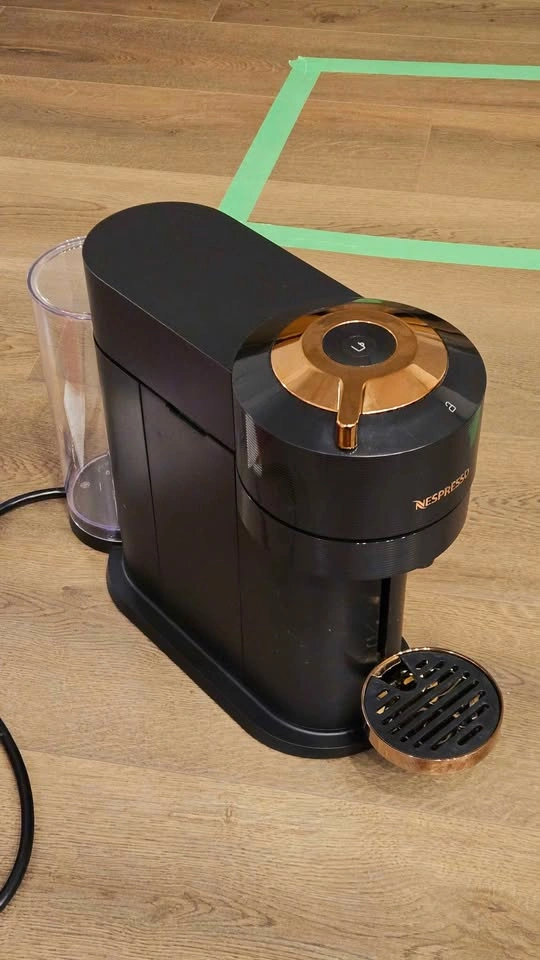 Nespresso Coffee Machines - Red Breville Original & Black Vertuo - photo 2