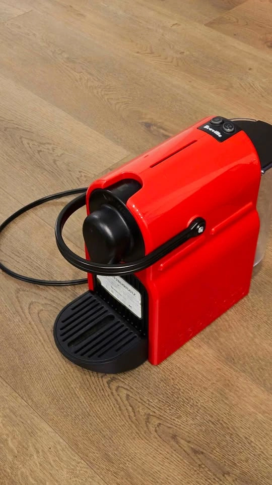 Nespresso Coffee Machines - Red Breville Original & Black Vertuo - photo 3
