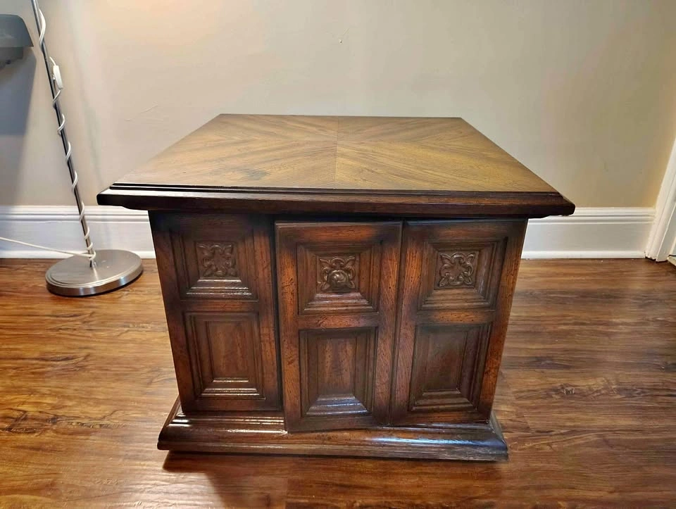 HERITAGE FURNITURE Solid Walnut Italian Mediterranean Style 26"
