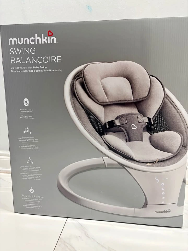 Munchkin Baby Swing - Bluetooth, Remote, 5 Speeds, New