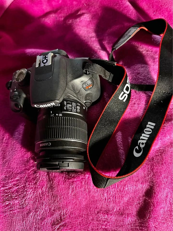 Canon EOS Rebel T5 DSLR Camera w/ 18-55mm Lens