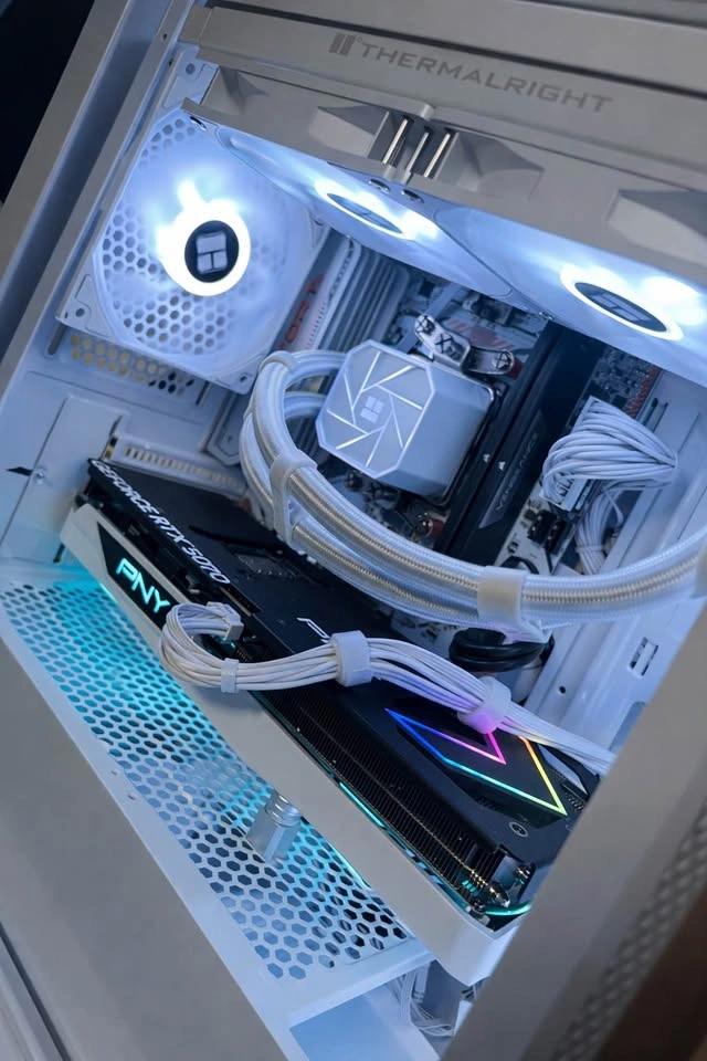 Wood Trim White PC 🪵• RTX 5070 • 7800X3D - photo 2