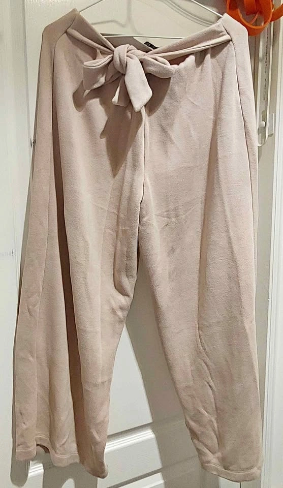 ZARA - Beige Wide Leg Culottes Size M