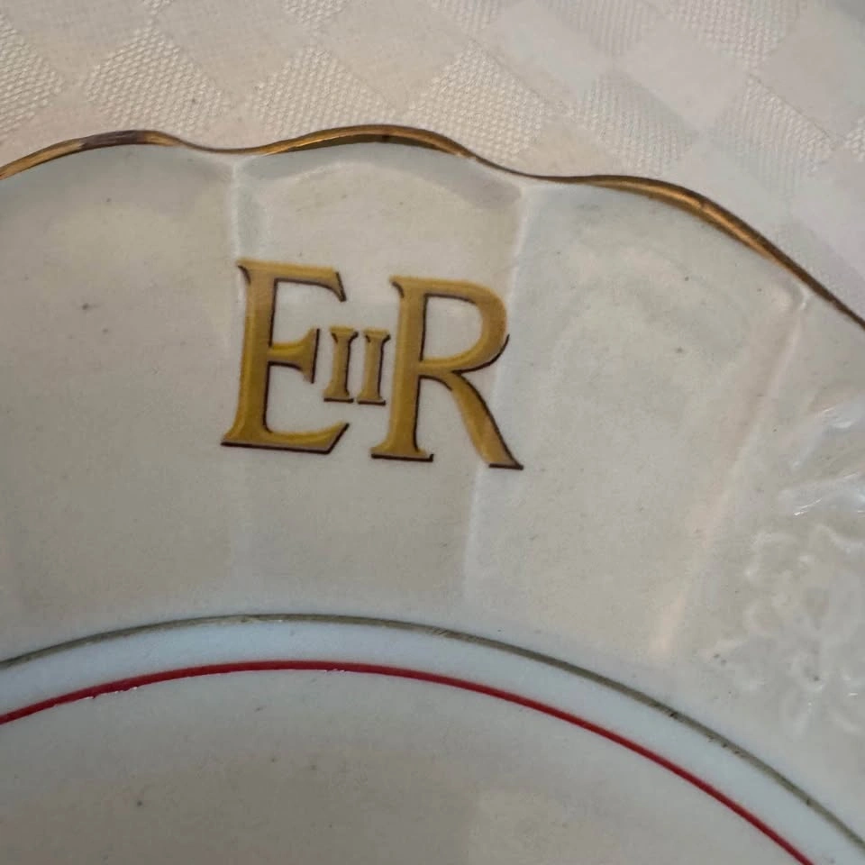 Queen Elizabeth II Coronation Plate - photo 3