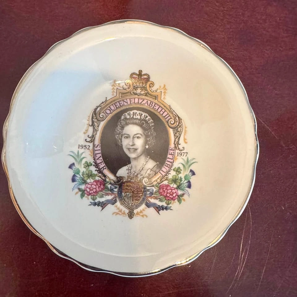Silver Jubilee Commemorative Plate QEII 1977