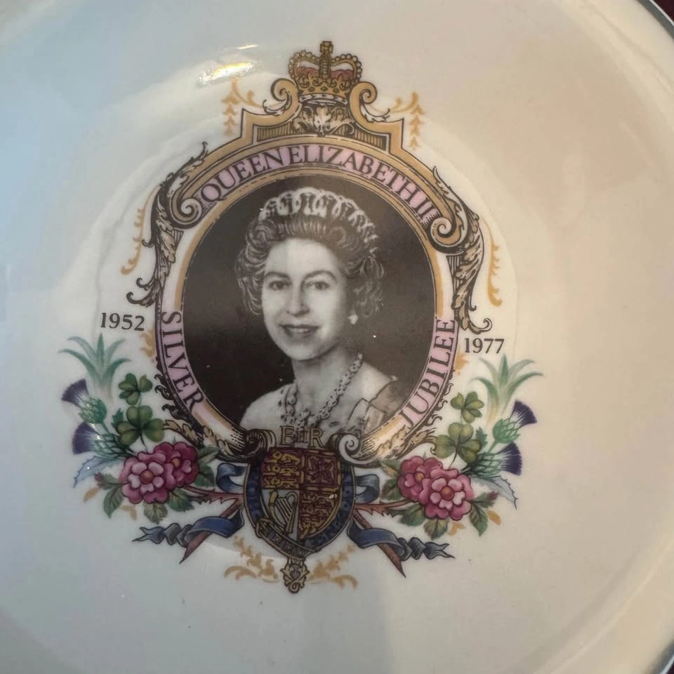 Silver Jubilee Commemorative Plate QEII 1977 - photo 2