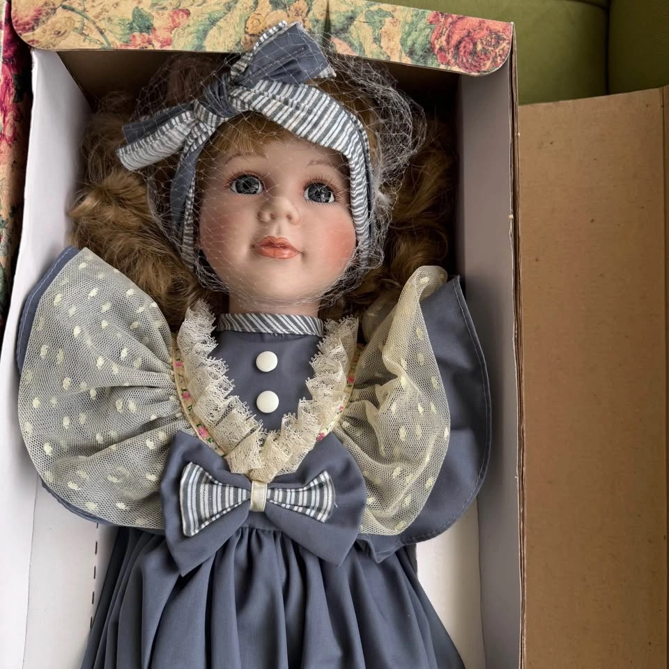 Vintage Collectible Porcelain Doll - 23" Tall - photo 2