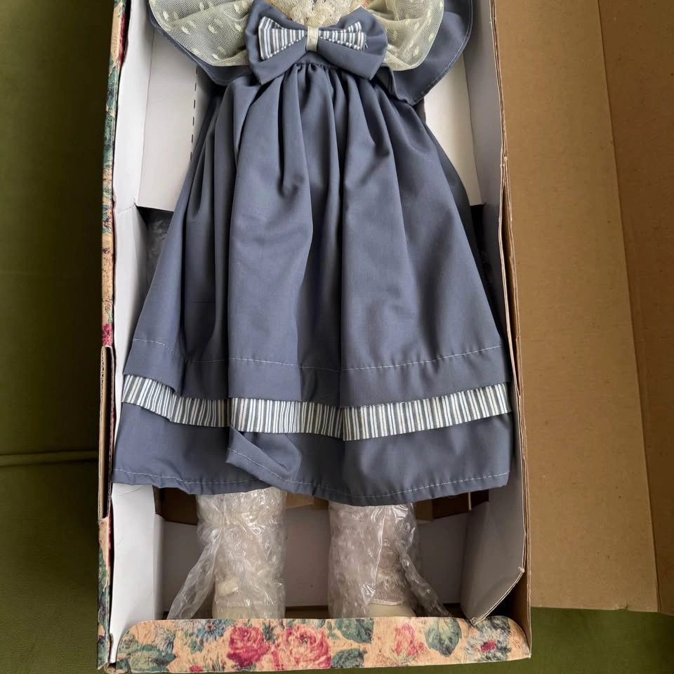 Vintage Collectible Porcelain Doll - 23" Tall - photo 3
