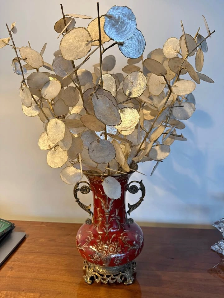 Decorative Red Vase with pearl petals