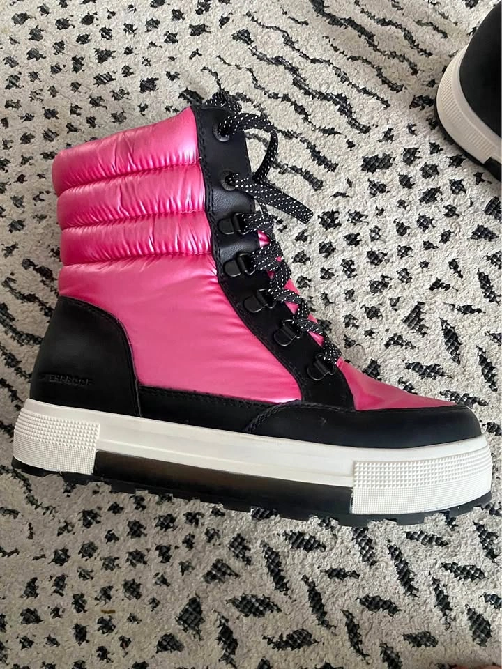 Women's Winter Boots - Size 7