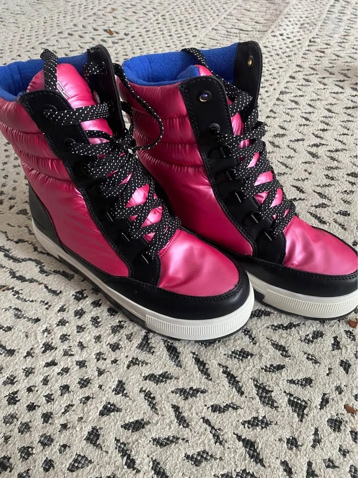 Women's Winter Boots - Size 7 - photo 4