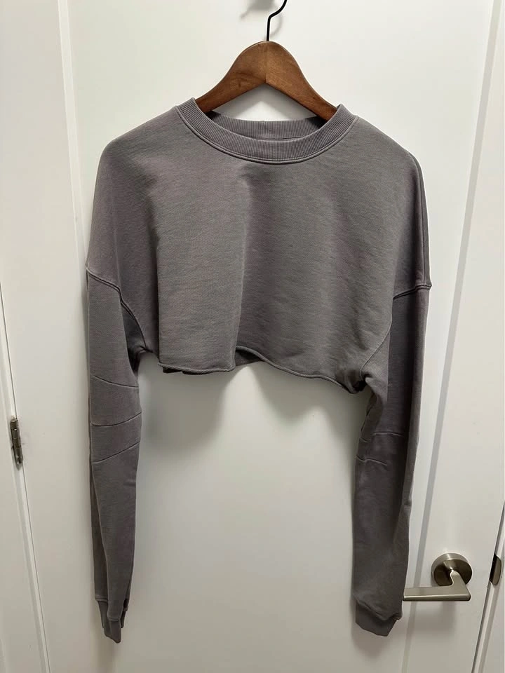 Alo Yoga Cropped Pullover Sweatshirt - Grey - Size XS - photo 4