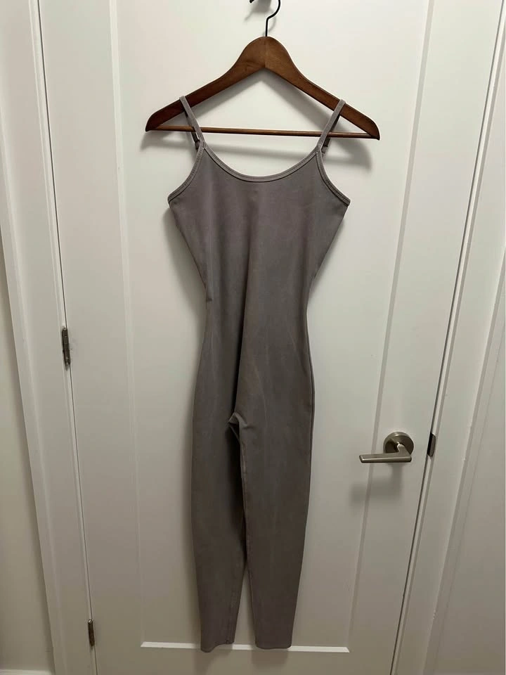 Alo Alosoft Washed Gray Bodysuit Onesie - photo 5