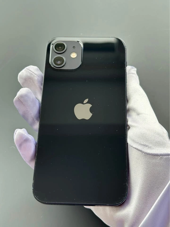 iPhone 12 - 128gb in Black - photo 2