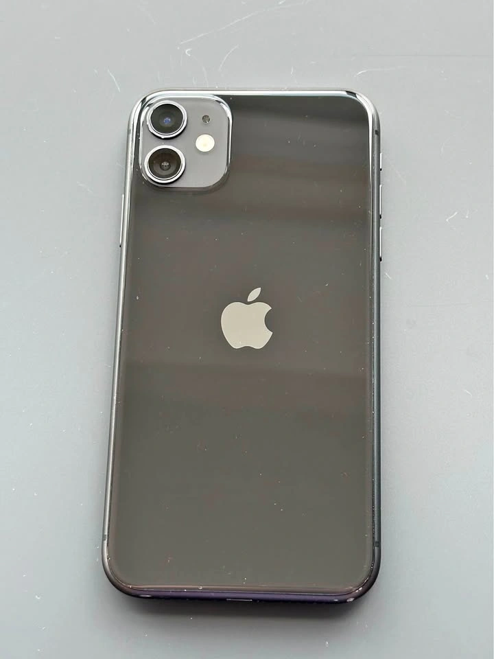 iPhone 11 - 64GB Black