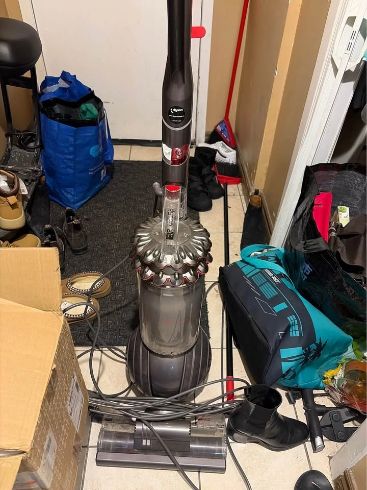 Dyson DC77 Vacuum Cleaner - photo 3