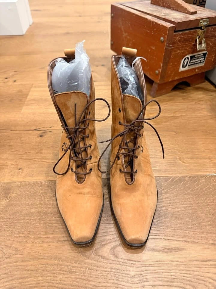 Vintage Tan Suede Embroidered Lace-Up Western Boots – Women's